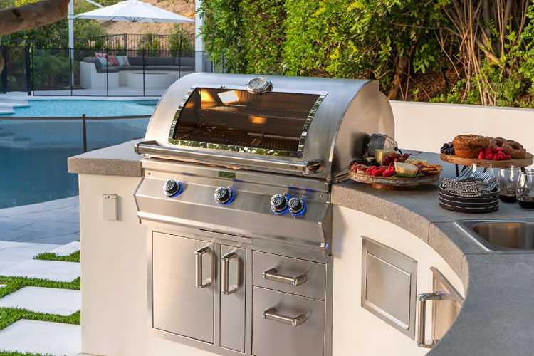 Create Culinary Masterpieces in Your Outdoor Kitchen